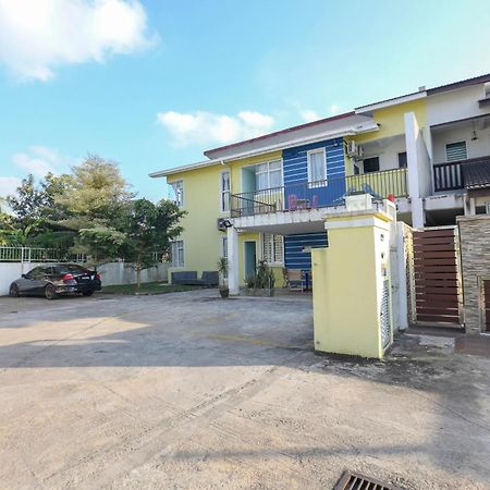 Oyo 90132 Come Inn Premium Kuala Terengganu Esterno foto